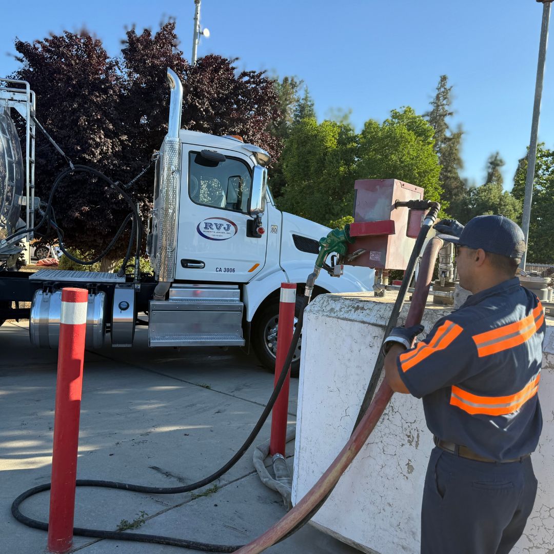 Shows bobtail fuel delivery for small batch orders
